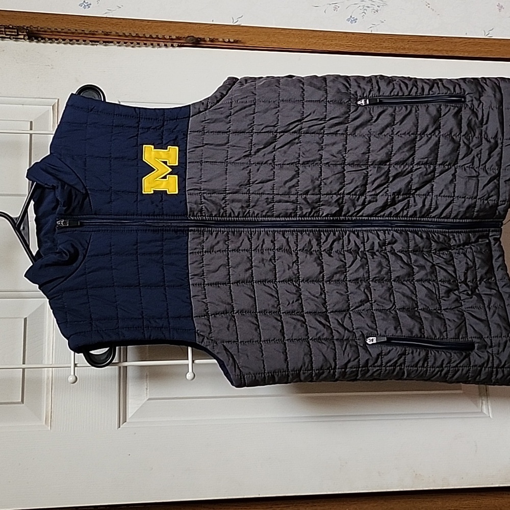 Colosseum Navy Quilted Vest with Gray Logo
